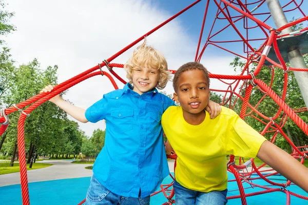 Two boys on red ropes — Stock Photo, Image