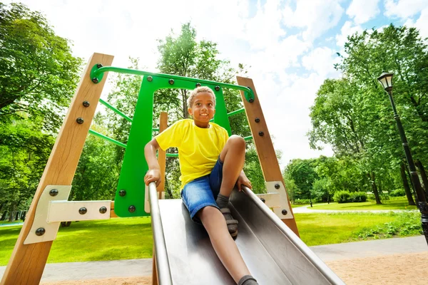 Smiling boys with bending knee on chute — Stock Photo, Image