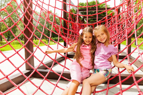 Two pretty girls hugging on rope — Stock Photo, Image