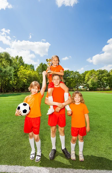 Happy kids with won cup — Stock Photo, Image