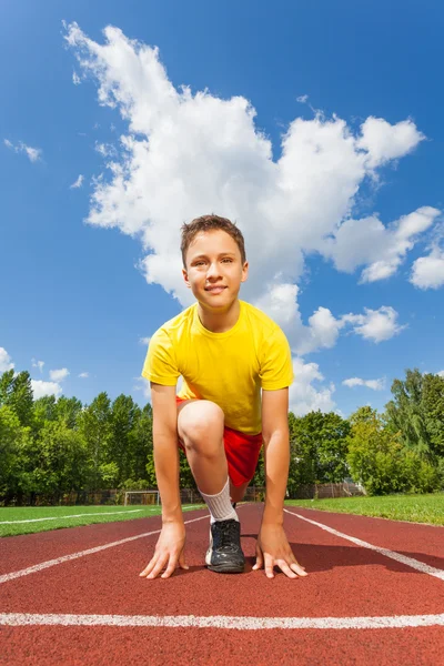 Niño en posición lista — Foto de Stock