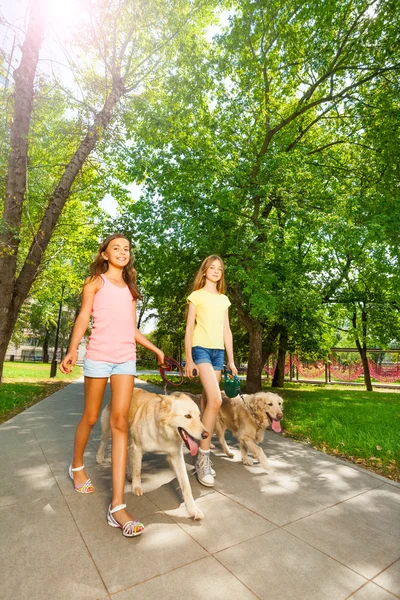 Teenage girls walking with dogs — Stock Photo, Image