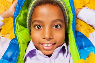 Döşeme boy gülümseyerek bırakır