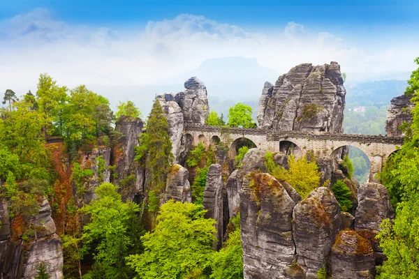 Atemberaubende Aussicht auf die Bastei-Brücke — Stockfoto