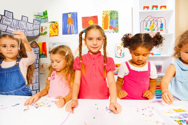 Girls playing with beads — Stock Photo, Image