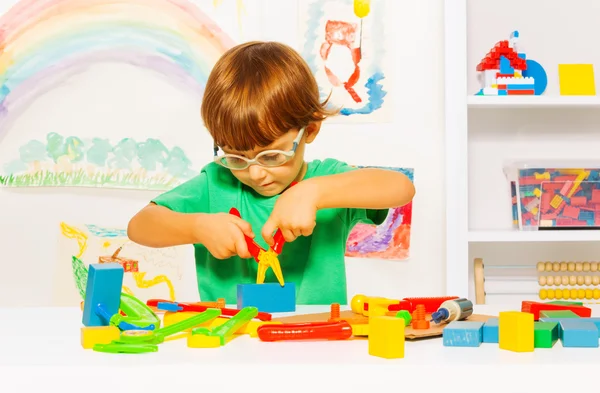 Menino brincando com alicate — Fotografia de Stock