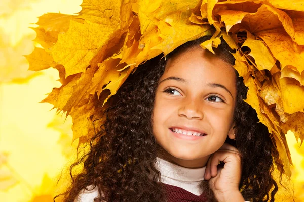 Girl with wreath of maple leaves — Stock Photo, Image