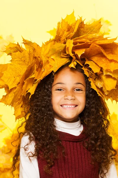 Girl with wreath of maple leaves — Stock Photo, Image