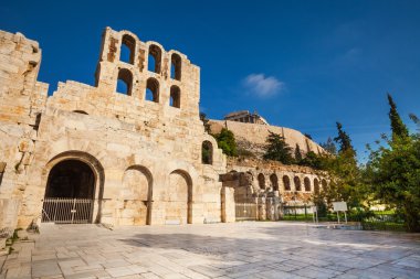 Meydanı ve Herodes Atticus Odeon