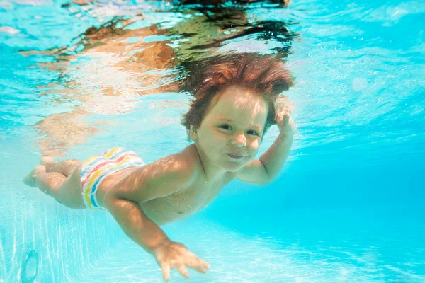 Boy swimming under water of pool — Stock Photo, Image