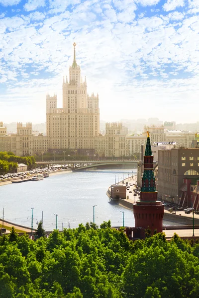 Beautiful view on Kotelnicheskaya embankment — Stock Photo, Image