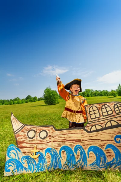 Boy stands on ship with sword — Stock Photo, Image