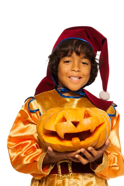 Niño en traje de enano con calabaza — Foto de Stock