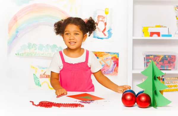 Menina com cartão de Natal — Fotografia de Stock