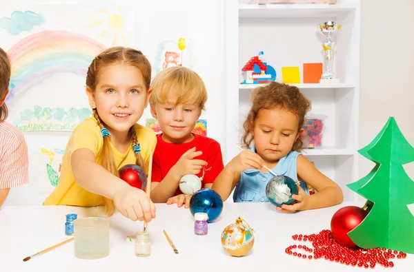 Children painting New Year balls — Stock Photo, Image