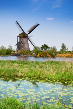 Watermill ve nilüfer kanalları