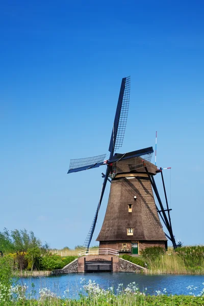 Vista del molino de viento en Holanda — Foto de Stock