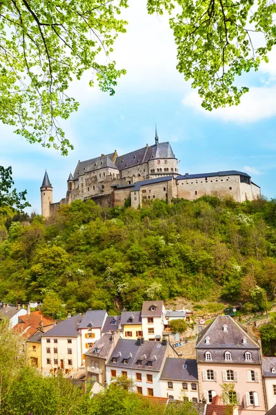 Замок і село Беллоу місті Vianden — стокове фото