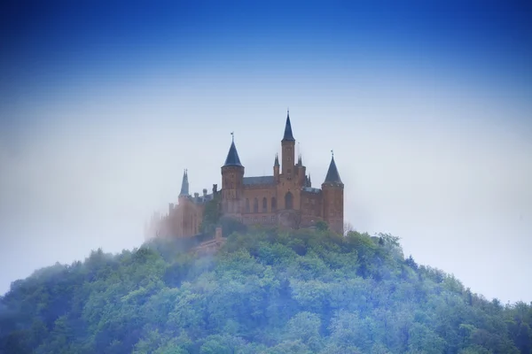 Castillo de Hohenzollern en neblina —  Fotos de Stock