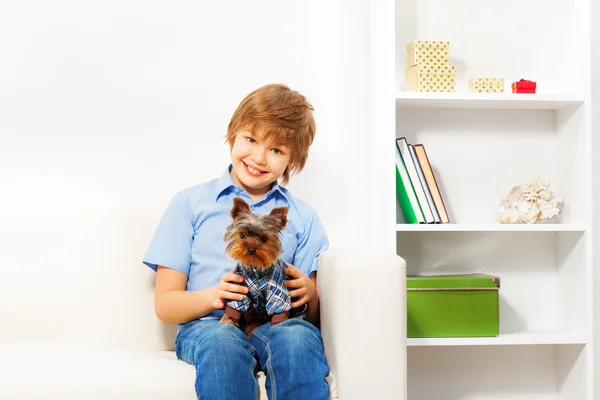 ヨークシャー テリアの男の子と — ストック写真