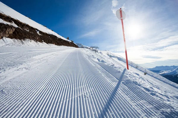 Vinterlandskap i skidspåret — Stockfoto