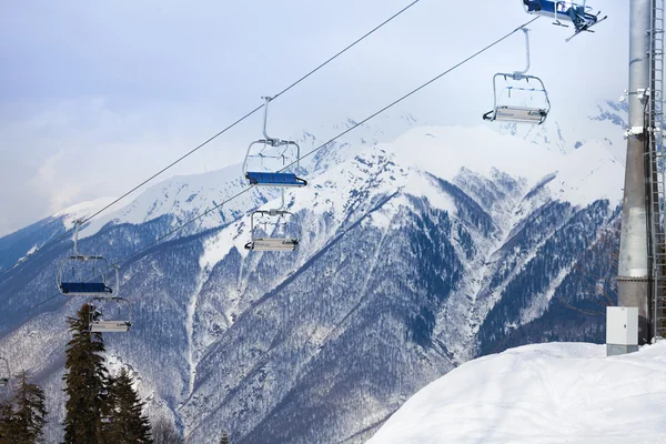 Télésiège de ski de montagne télésiège — Photo