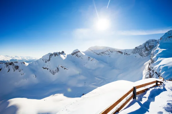 Vista del paisaje invernal de las montañas del Cáucaso —  Fotos de Stock