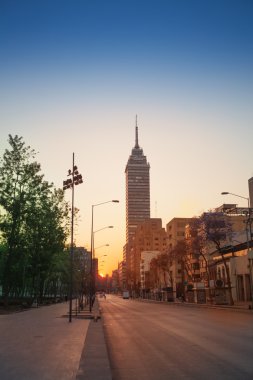 Juarez Avenue Torre Latinoamericana doğru