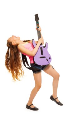 Kız elektro gitar çalmak