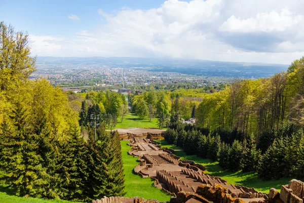 Vatten funktioner i Bergpark Wilhelmshohe på våren — Stockfoto