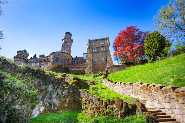 Vårfärger av Lion slott Lowenburg — Stockfoto
