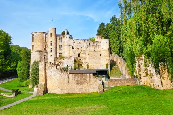 Beaufort castle ruins on spring day — Stock Photo, Image