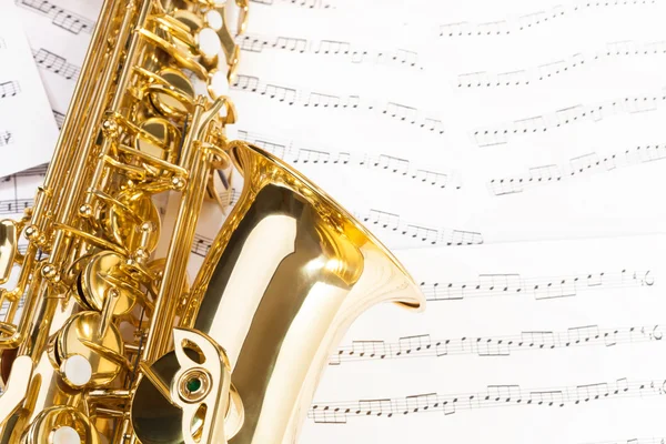 Krásný alt saxofon s klíči — Stock fotografie