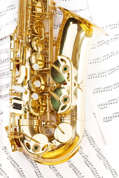 Saxofone alto dourado brilhante — Fotografia de Stock