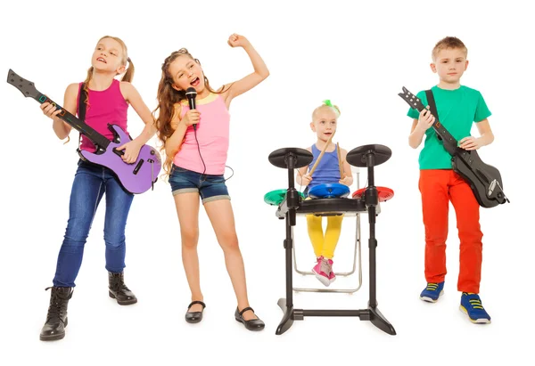 Four children perform together — Stock Photo, Image