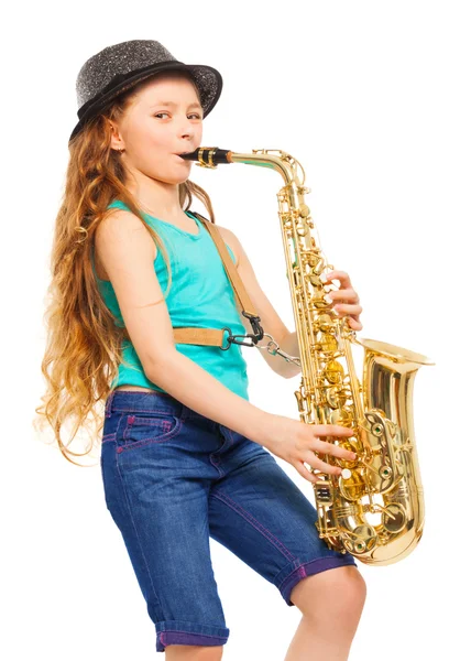 Leende flicka spela altsaxofon — Stockfoto