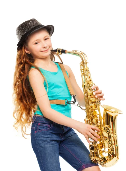 Söt flicka spela altsaxofon — Stockfoto