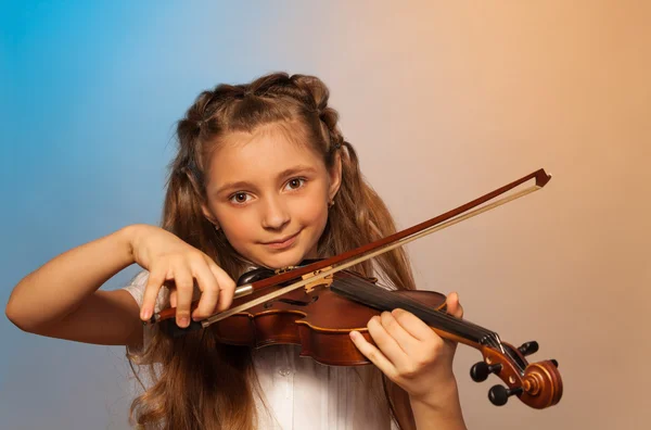 Chica tocando el violín — Foto de Stock