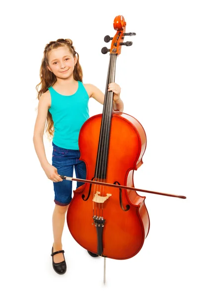 Fille tient une corde pour jouer du violoncelle — Photo