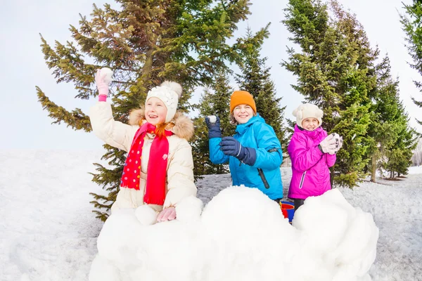 Group of children play snowballs game — Zdjęcie stockowe