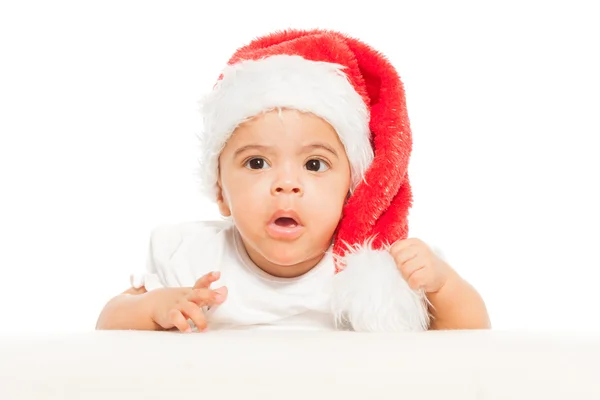 Bambino africano in rosso Cappello di Natale — Foto Stock