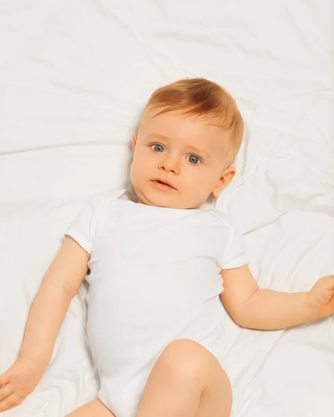 Knubbig liten baby bära bodysuit — Stockfoto
