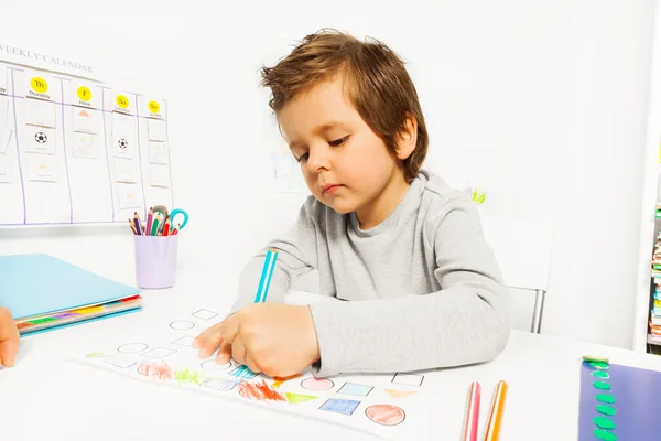 Small boy draws with pencil — Stock Photo, Image