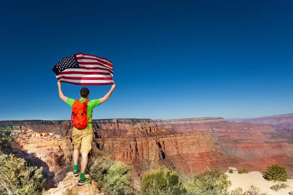 Homem com bandeira dos EUA — Fotografia de Stock