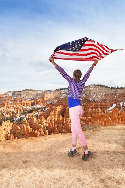 Woman holds US flag — Stock fotografie