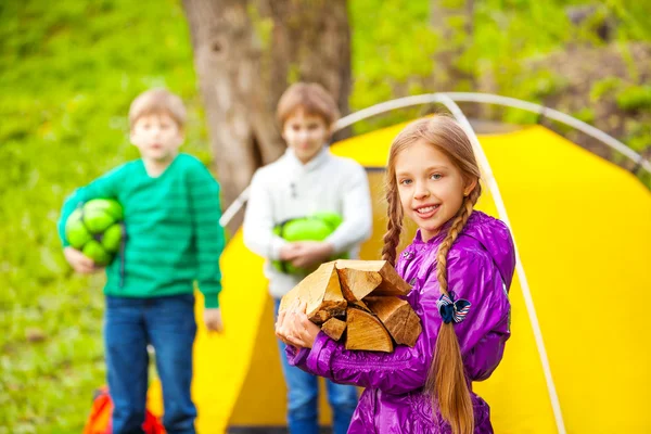 Girl holding wood for bonfire — Stock Photo, Image