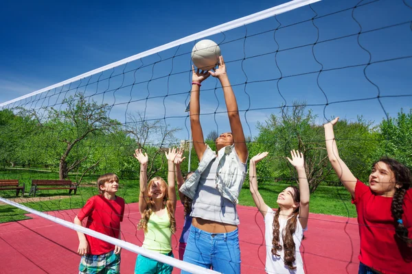 Teen girl catches ball — Stock Photo, Image