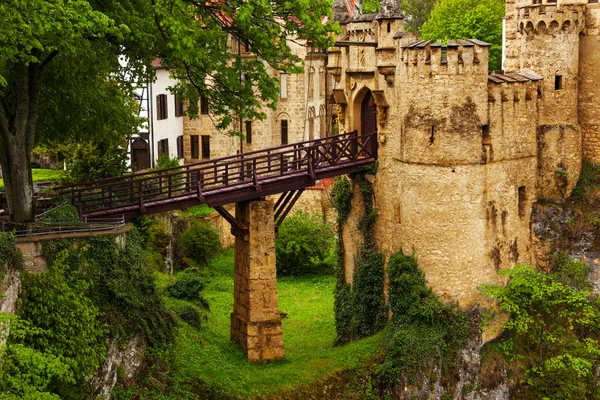 Ponte para o castelo de Lichtenstein na Alemanha — Fotografia de Stock