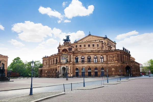 Theaterplatz építve Semperoper Drezda tér — Stock Fotó