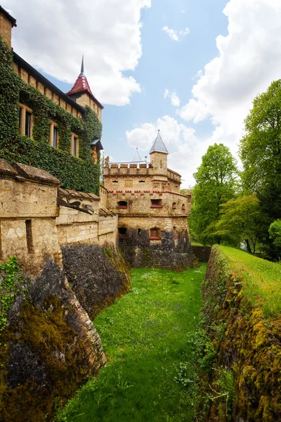 Εξωτερικοί τοίχοι του κάστρο του Λίχτενσταϊν, Γερμανία — Φωτογραφία Αρχείου